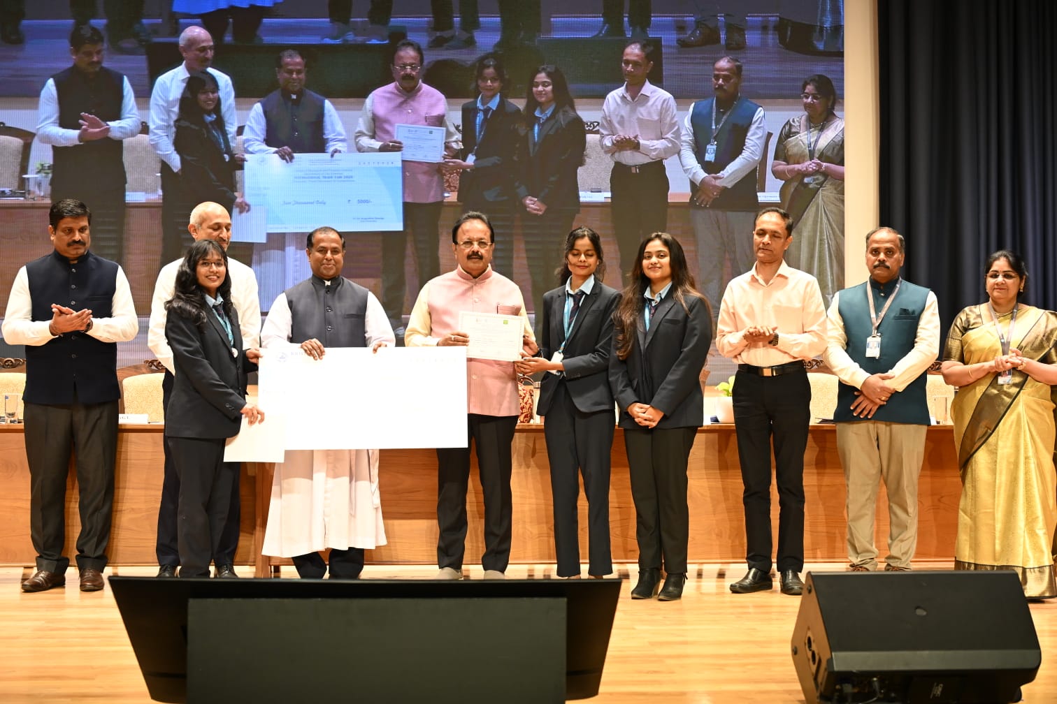 Award Ceremony with Agricultural Minister